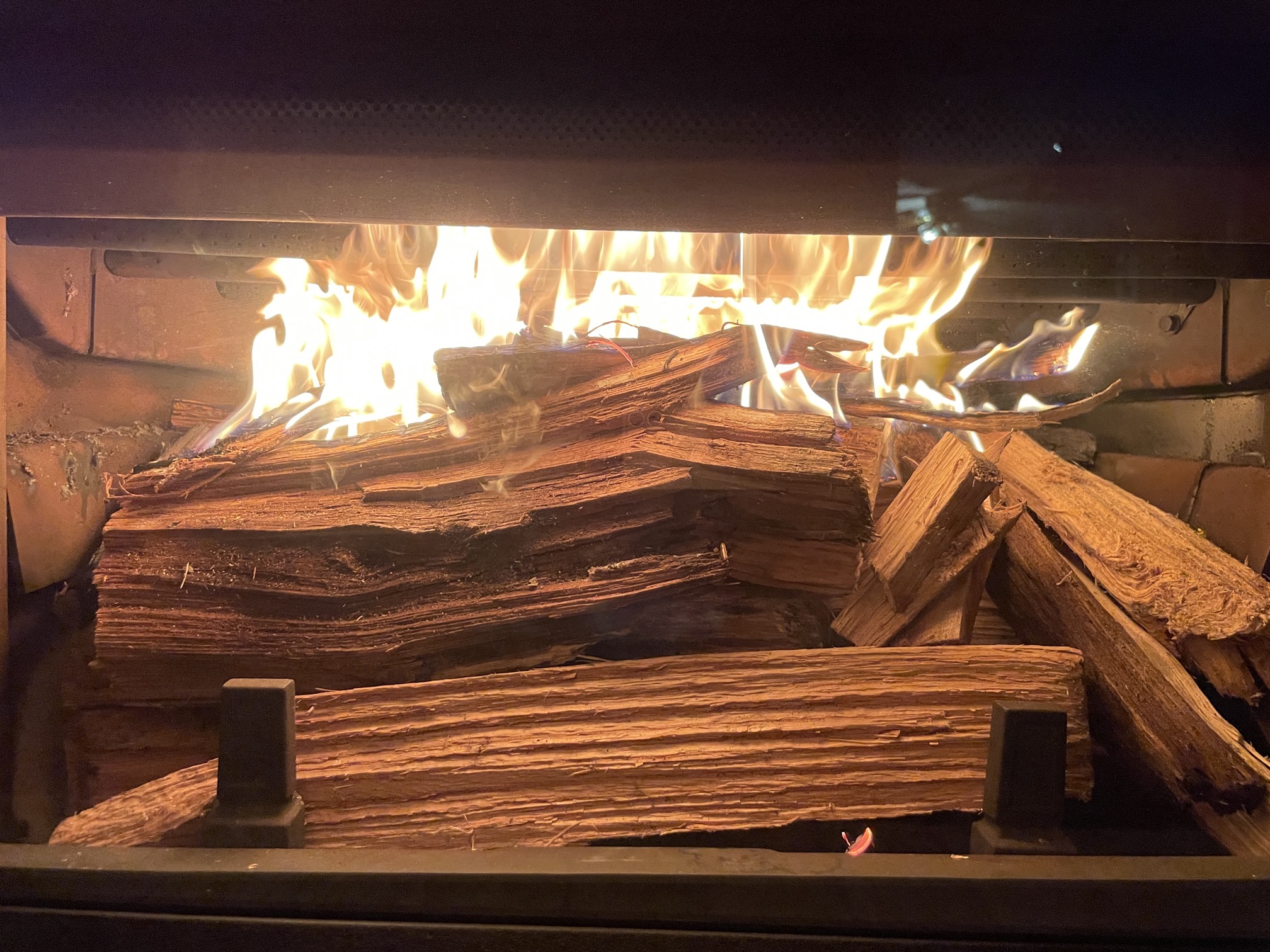 [Hearth.com] What am I doing wrong? (thick logs don't keep the fire)