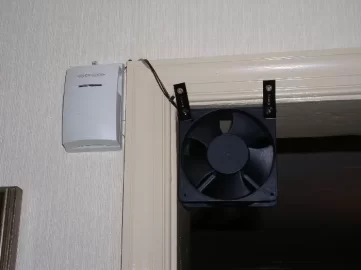 [Hearth.com] Automatic door fan