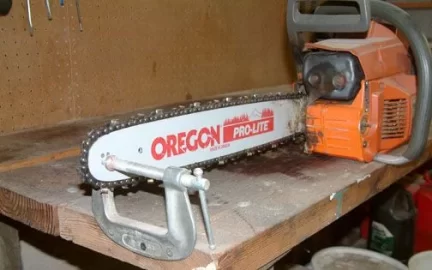 [Hearth.com] Sharpening the chain by turning the saw upside down