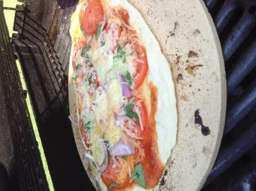 [Hearth.com] Fresh pizza on the Bbq