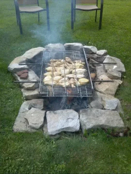 [Hearth.com] Fathers Day chicken on the keyhole pit!