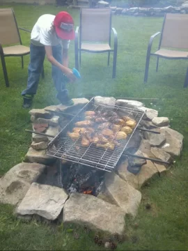 [Hearth.com] Fathers Day chicken on the keyhole pit!