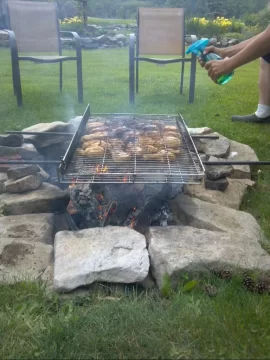 [Hearth.com] Fathers Day chicken on the keyhole pit!