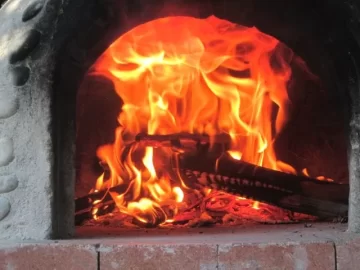 [Hearth.com] More wood-fired oven pizza pics.