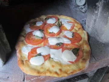 [Hearth.com] More wood-fired oven pizza pics.