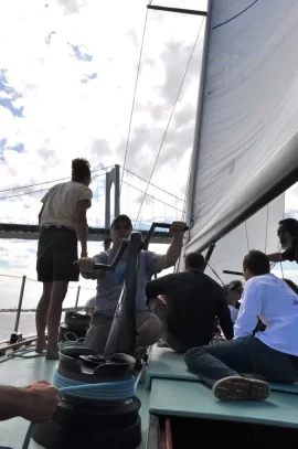 [Hearth.com] Sailboat floats way above water (americas cup)