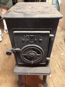 [Hearth.com] wondering if this Jotul 602 can be used, pics attached