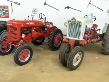 [Hearth.com] Bobby Fisher Tractor Tour 2012 / AG Museum