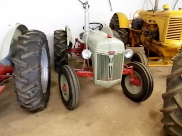 [Hearth.com] Bobby Fisher Tractor Tour 2012 / AG Museum