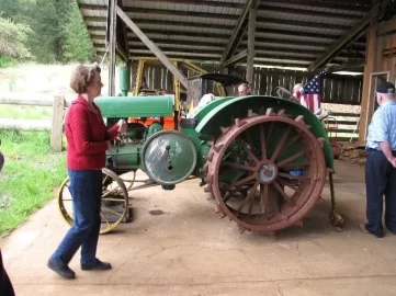 [Hearth.com] Bobby Fisher Tractor Tour 2012 / AG Museum