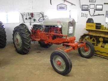 [Hearth.com] Bobby Fisher Tractor Tour 2012 / AG Museum