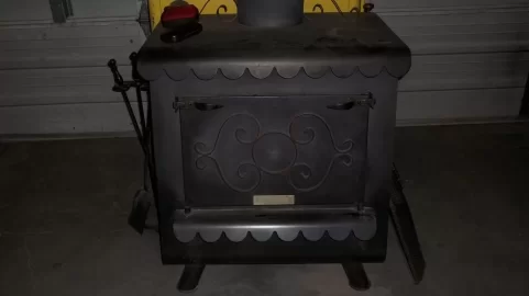 [Hearth.com] I'm not of the year, id this stove maker?