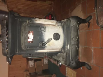 [Hearth.com] What brand of stove is this? Is it safe?