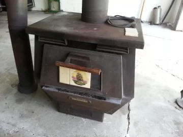 [Hearth.com] Newbie This old stove any good?