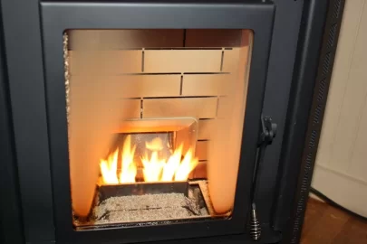 [Hearth.com] should stove glass look like this?