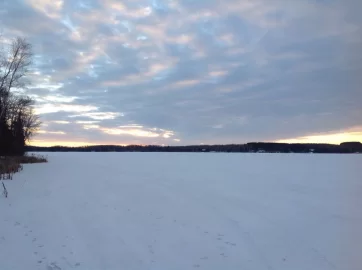 [Hearth.com] Pics of our frozen lake, an hour ago.