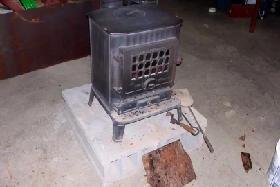 [Hearth.com] any one really had to rebuild a cast iron stove?