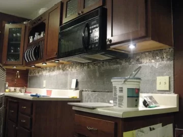 [Hearth.com] Under cabinet lighting in the kitchen