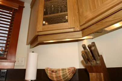 [Hearth.com] Under cabinet lighting in the kitchen