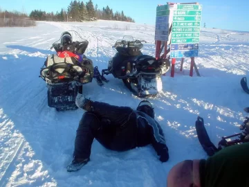 [Hearth.com] Snowmachiners save moose from Avalanche