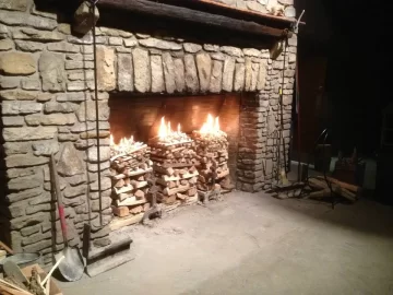 [Hearth.com] Who says fireplaces can't heat?