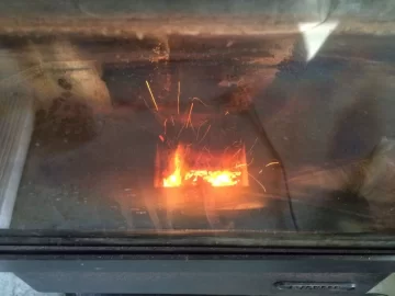 [Hearth.com] Pellet Stove Top Feeder Fire YoYo Effect. Do this happen in your stove?