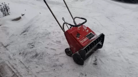 [Hearth.com] Old Toro snowblowers. They don't make them like they used to.