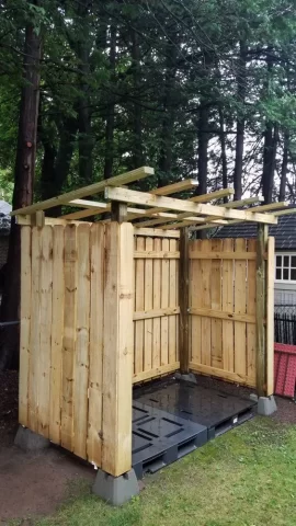 [Hearth.com] Wood shed built using board on board fencing