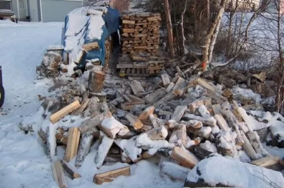 [Hearth.com] Splitting wood with a view