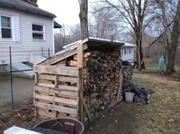 [Hearth.com] Simple pallet firewood rack