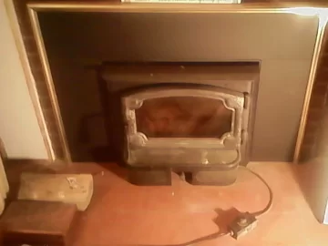 [Hearth.com] 1940s Heatilator with wood stove insert. Are vents needed?