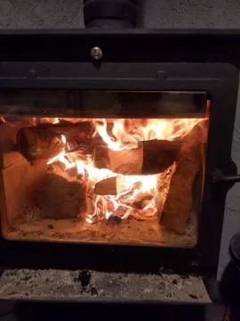 [Hearth.com] Lots of ash/unburnt coals not much heat. The company says I'm outta luck