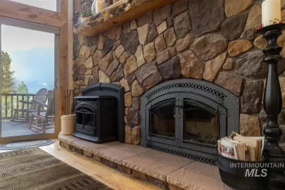 [Hearth.com] Can you I.D. this fireplace? And what would you do?