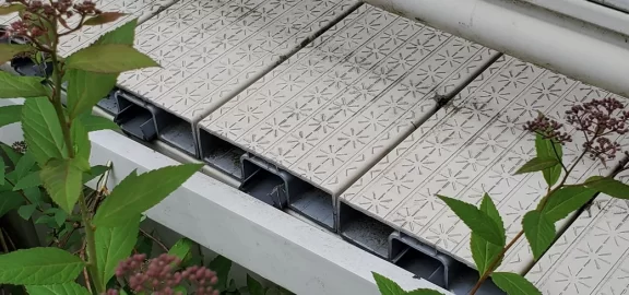 [Hearth.com] Can anyone identify this composite/alternative decking?