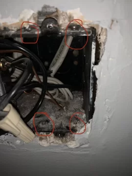 [Hearth.com] Weird outlet wiring