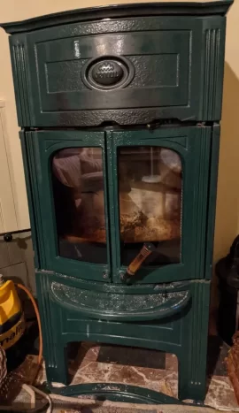 [Hearth.com] Can  anyone help identify this Jotul wood stove?