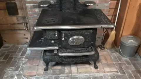 [Hearth.com] Woods & Bishop wood stove electric conversion