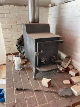 [Hearth.com] old mama bear that has the stove pipe coming out of the upper top plate.