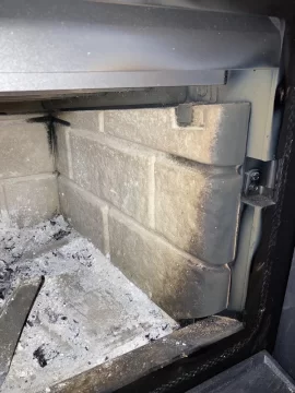 [Hearth.com] Soot near front edges?