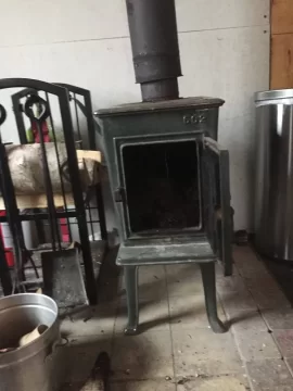 [Hearth.com] Leak coming down metal chimney // crack in stove