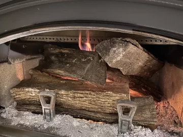 [Hearth.com] Wood drops down, stops burning