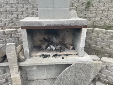 [Hearth.com] Outdoor DIY fireplace chimney/smoke issues