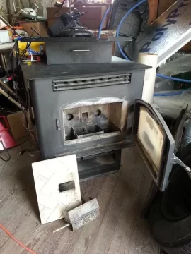 [Hearth.com] Does anyone know what kind of pellet stove this is?