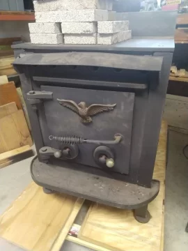 [Hearth.com] Who made this stove?