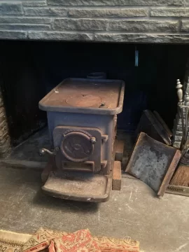 [Hearth.com] Can anyone help with an Identification on an older stove??