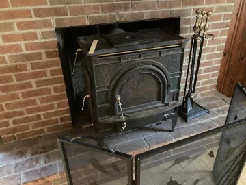 [Hearth.com] What make/model wood stove is this?  (looking at real estate)