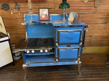 [Hearth.com] Saw some pretty cool stoves today.