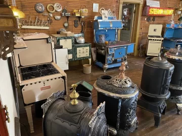 [Hearth.com] Saw some pretty cool stoves today.