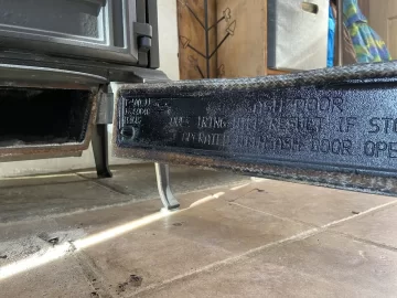 [Hearth.com] Oslo F500 ash pan door creosote. Anyone else have problems like this? Replaced gasket February last season hoping that was the problem.