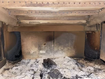 [Hearth.com] Jotul Oslo F500 ash pan door forming creosote as well as behind ash pan on  back wall and inside firebox